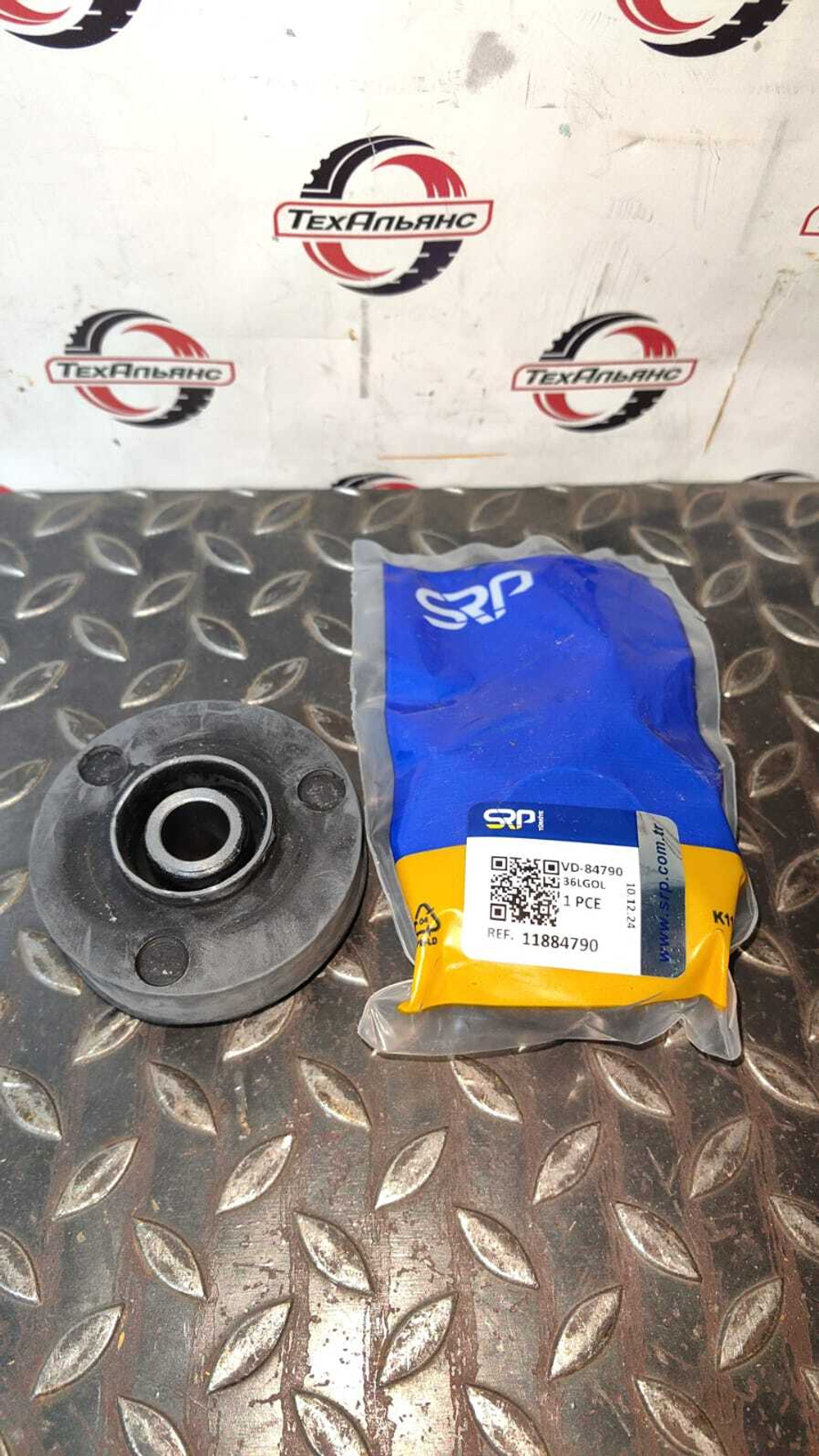 Подушка двигателя 11884790