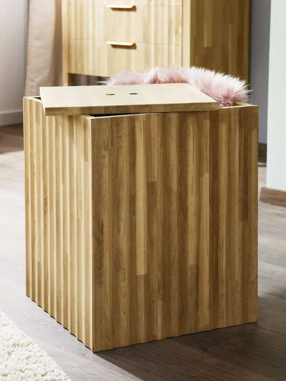 Стол журнальный Розенбург из дуба с нишей