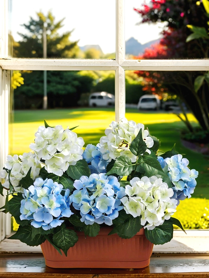 Искусственные цветы Гортензия бело-голубая 40см в балконном ящике