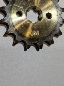 - Звезда ведущая передняя скоростная 428 - 16 для мотоцикла с валом 17 мм, сталь