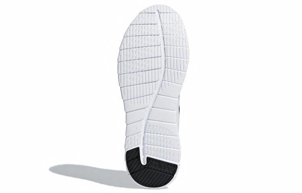 Кроссовки Adidas Asweerun
