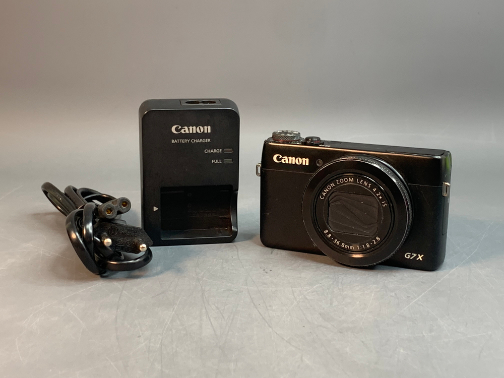 Canon PowerShot G7X едва заметный скол на экране