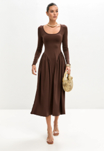 Платье с рукавами и драпировкой