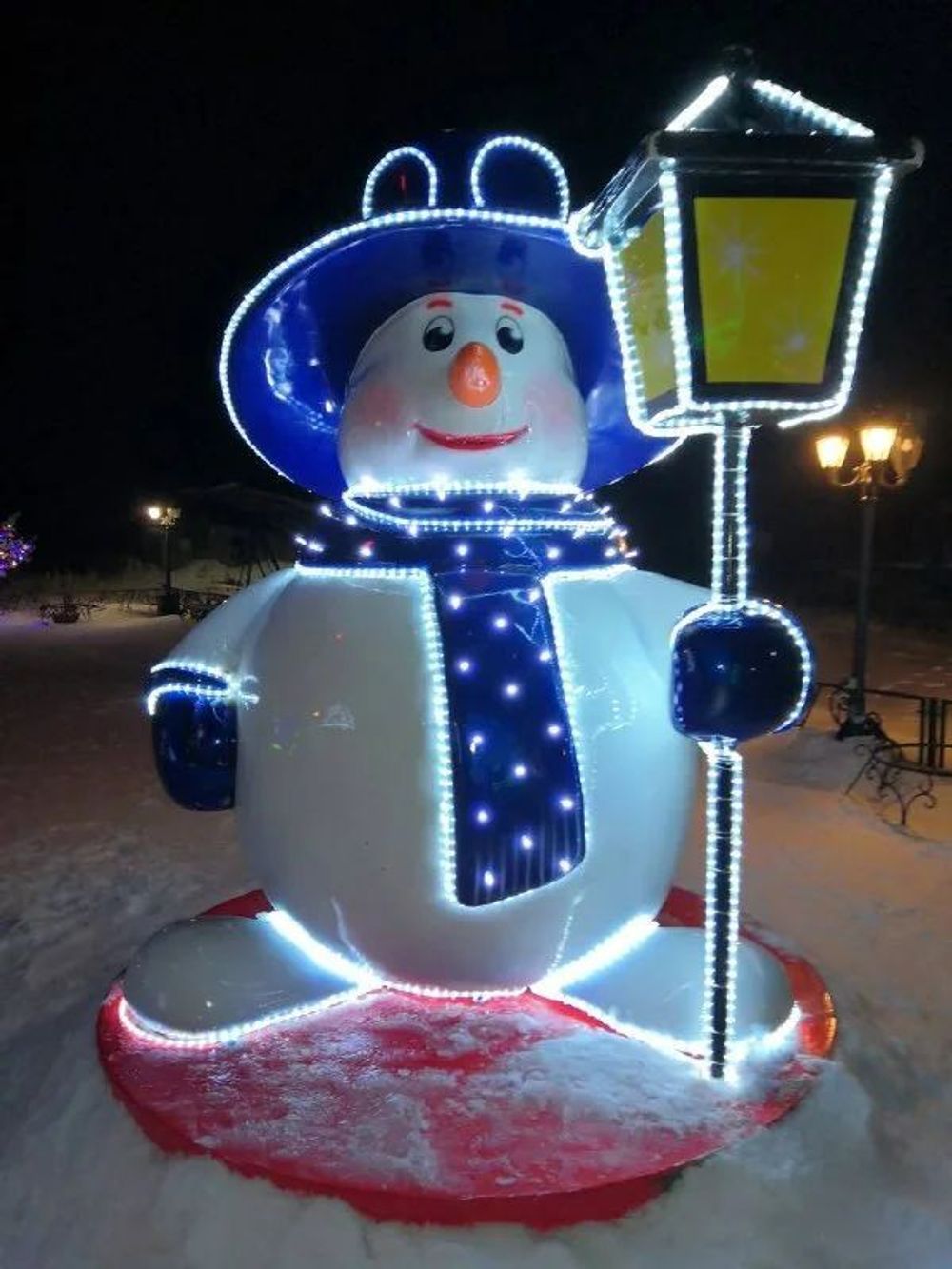 Уличная фигура "Снеговик с фонарем"