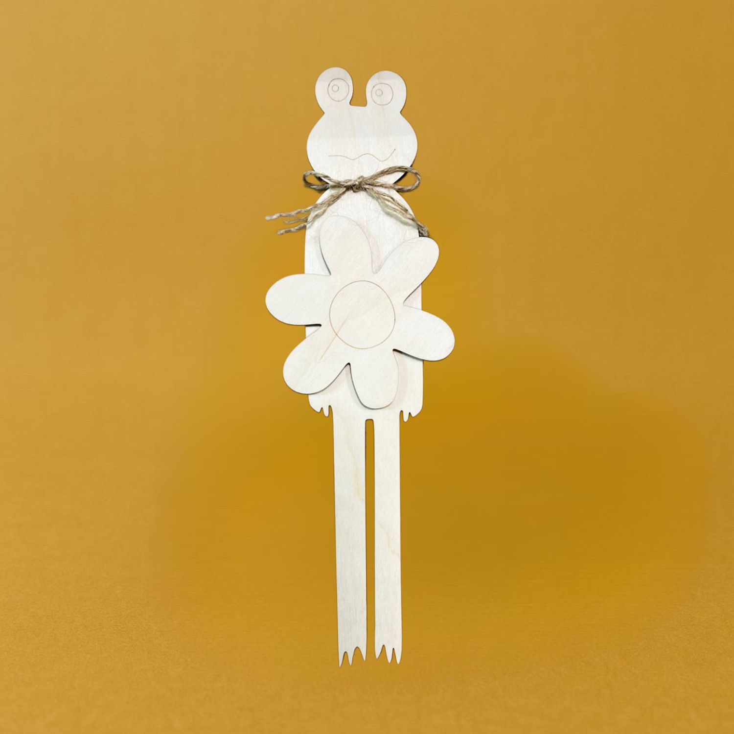 Лягушка с цветком, 30*6см фанера