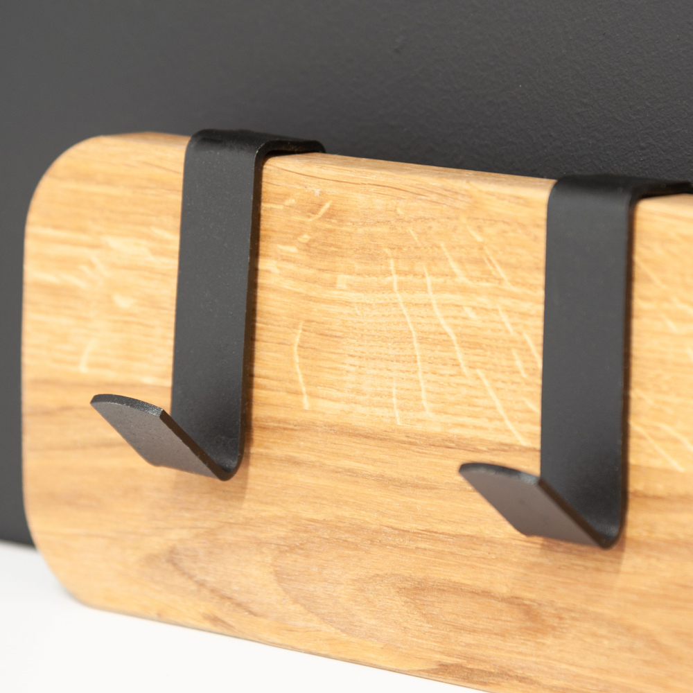 Вешалка настенная для одежды Мудэ с металлическими крючками из массива дуба для прихожей