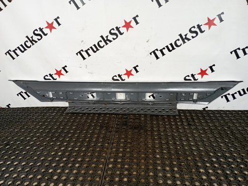 Накладка бампера центральная