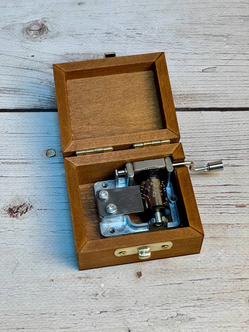 Музыкальная деревянная шкатулка-шарманка из массива ФЕЯ с мелодией Спи моя радость