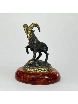 Бронзовая статуэтка на янтаре