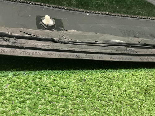 Форточка задняя левая VW Touareg 3 (2018-н.в.)