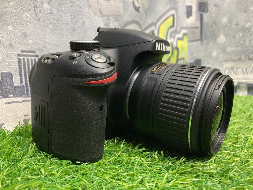 Nikon D3200 Kit 18-55mm 3.5-5.6G VR II 6700 кадров