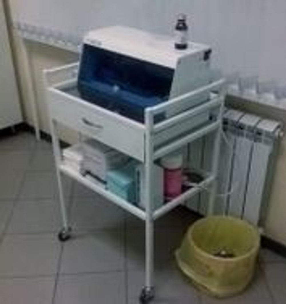Столик манипуляционный СМ2-Л-М с одним ящиком и двумя полками