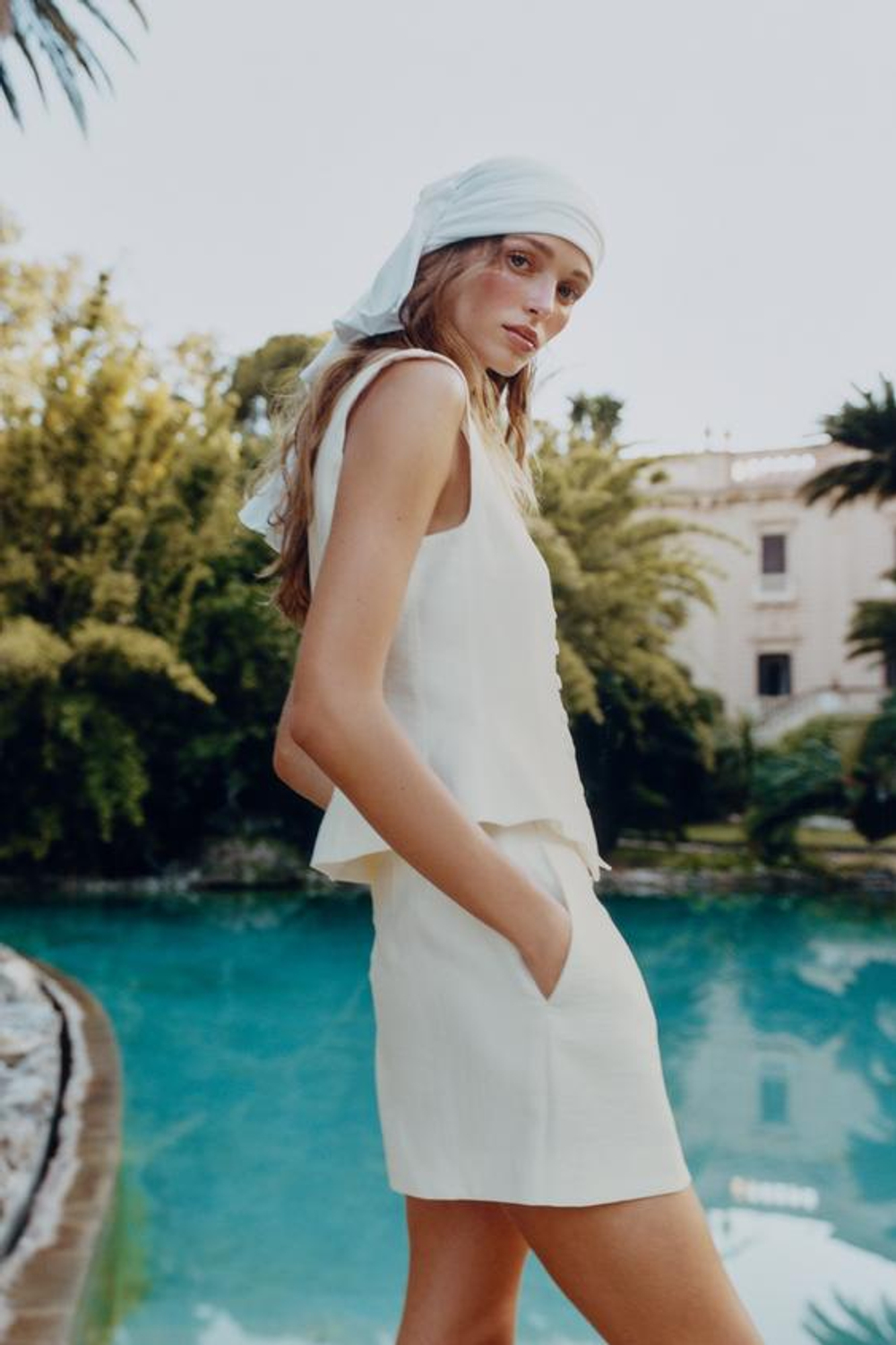 ZARA ШОРТЫ С ОБТЯЖНЫМИ ПУГОВИЦАМИ, ЖЕЛТОВАТО-БЕЛЫЙ