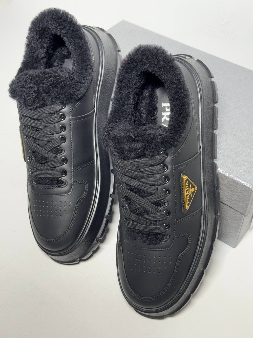 Кроссовки Prada
