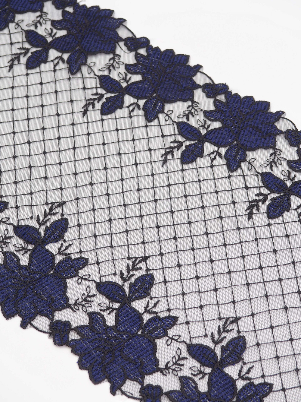 Вышивка на сетке черная с темно-синим неэластичная ширина 25 см ОТРЕЗЫ