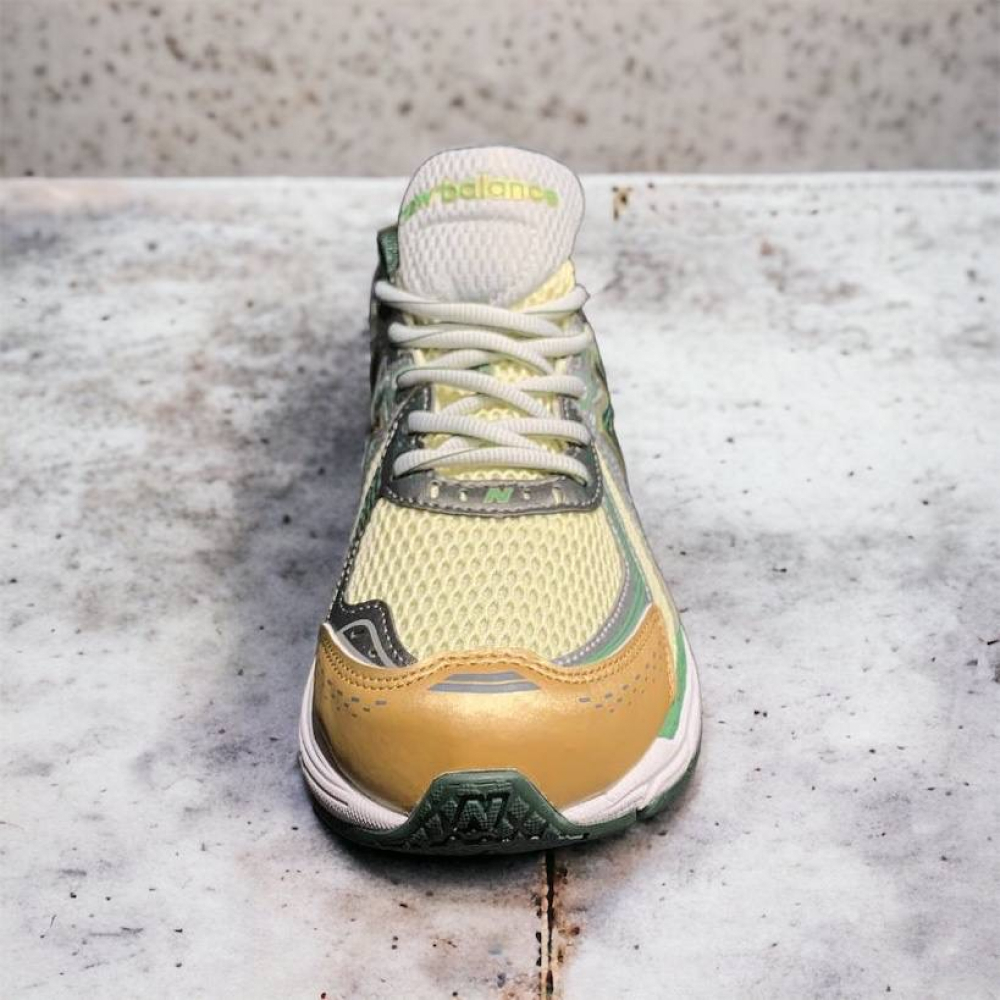 New Balance 860v2 • Green