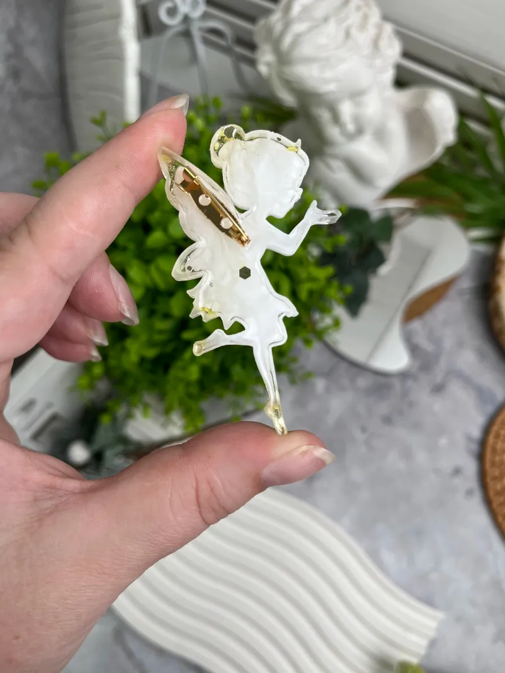 Брошь Фея из эпоксидной смолы