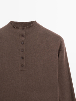 Massimo Dutti Водолазка с высоким воротником и пуговицами, коричневый