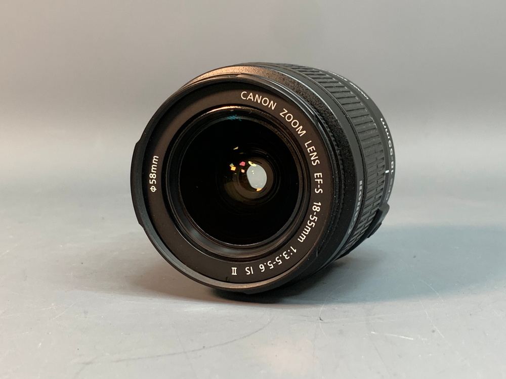 Canon 1100D Kit 18-55mm 3.5-5.6 IS II 4.000 кадров