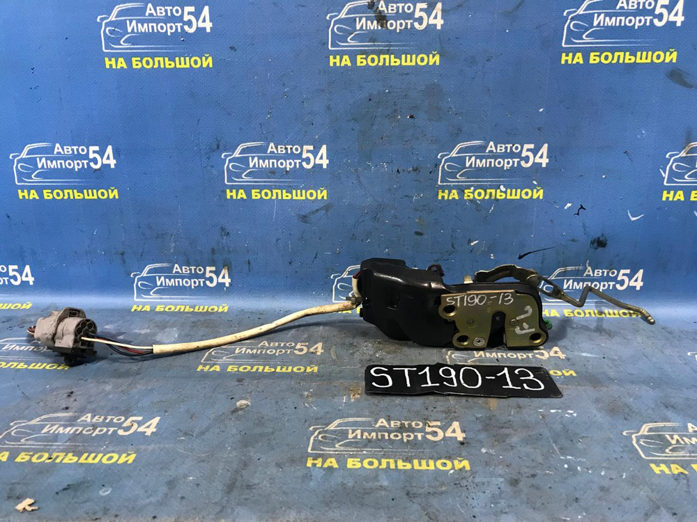 Замок двери передней левой TOYOTA CORONA 1995