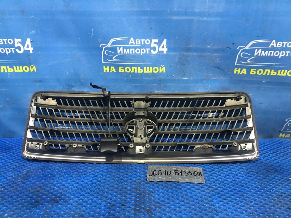 Решетка радиатора TOYOTA PROGRES 2001-2007