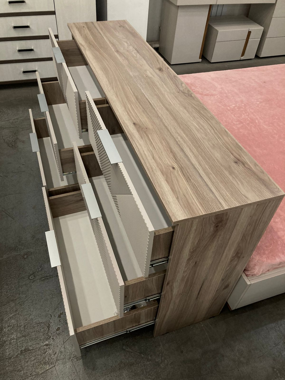 Комод Эмилия КМ-04 дуб смоки/айриш