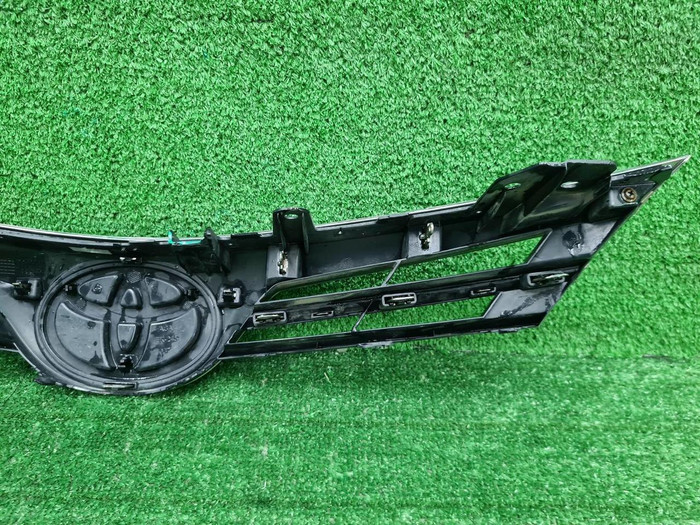 Решетка радиатора Toyota Corolla E160 (2015-2019)