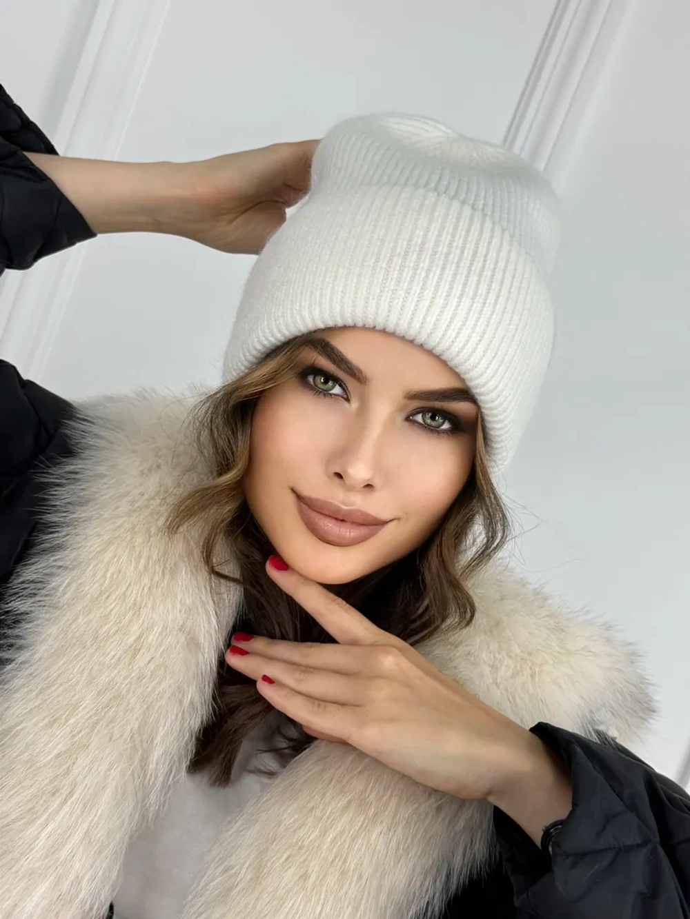 шапка зимняя из ангоры с отворотом вязаная