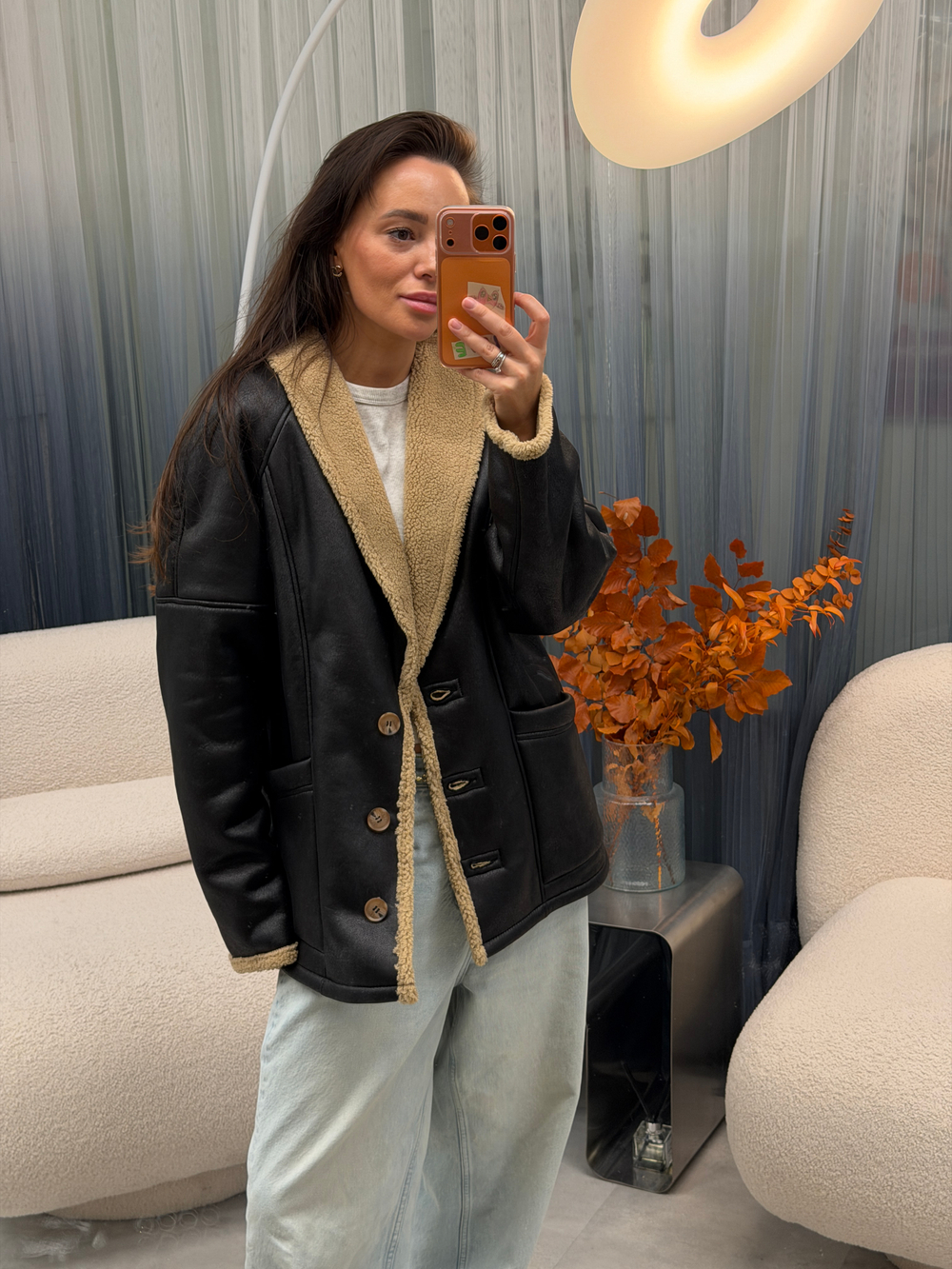 Дубленка из искусственного меха черная