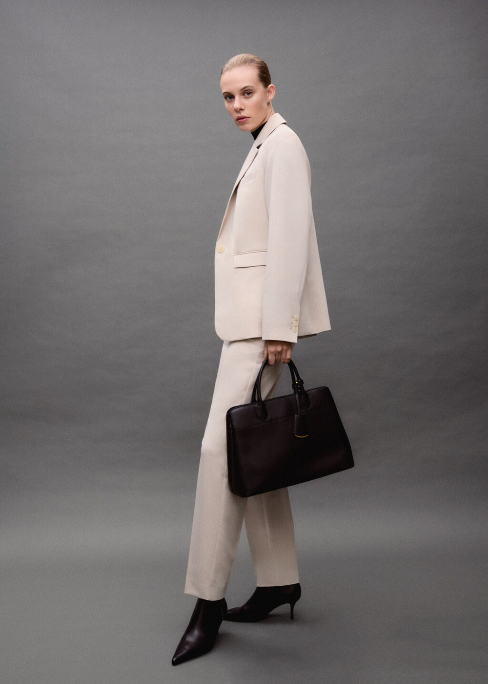 Прямые костюмные брюки