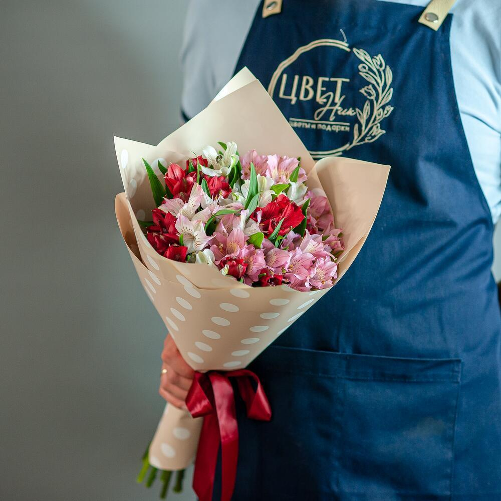 Букет из 11 альстромерий в упаковке