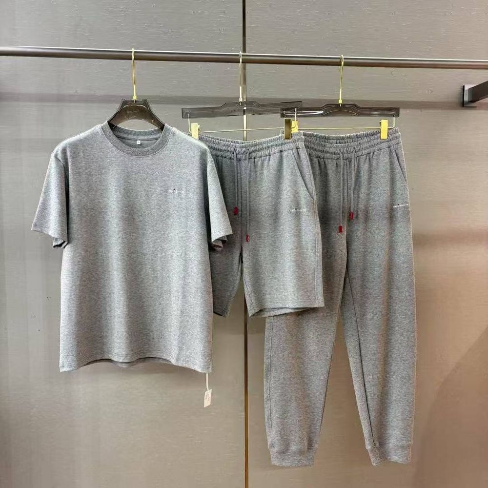 Льняной костюм Kiton