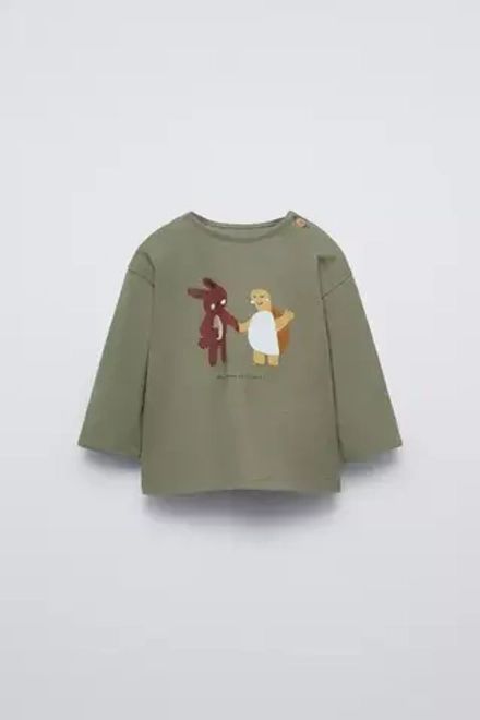 ZARA ФУТБОЛКА С ПРИНТОМ, ТЕМНО-ЗЕЛЕНЫЙ