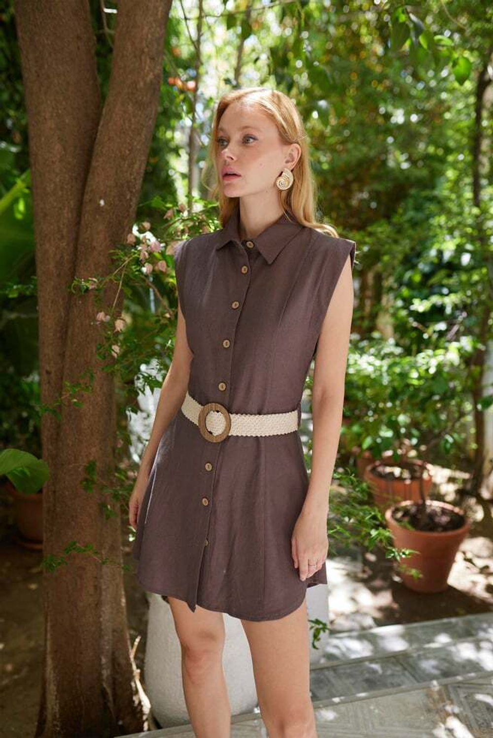 Платье-рубашка силуэта песочные часы в длине мини изо льна