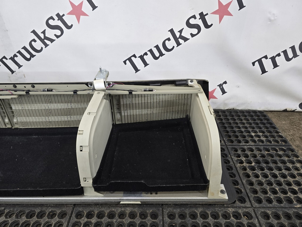 Консоль салона кабины задняя