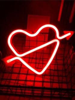 Световая фигура "Сердце со стрелой" красное 18х28 см