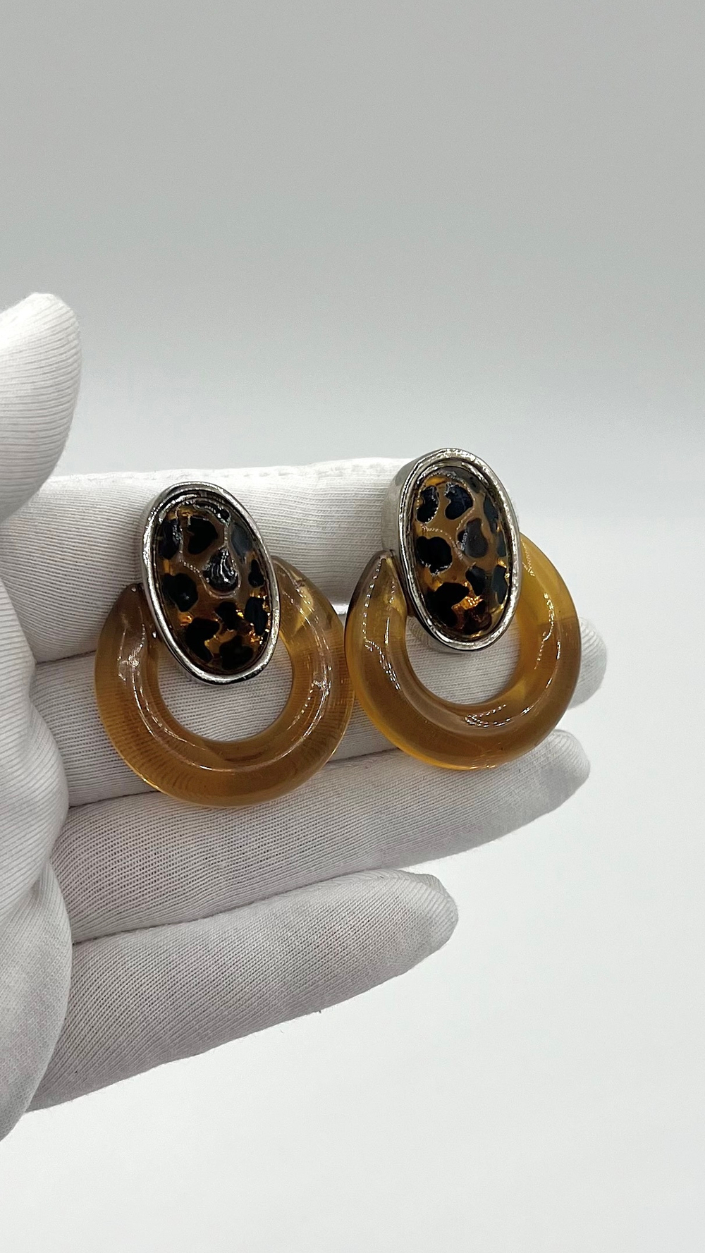 Клипсы с леопардовыми вставками