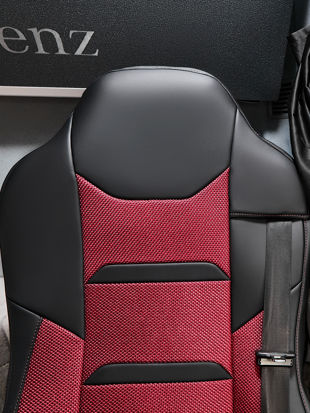 Чехлы Люкс Mercedes Actros MP3 (экокожа, черный, красная вставка (рогожка))