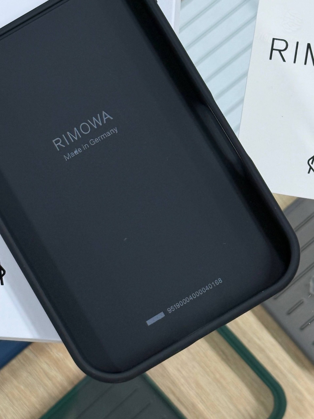 Чехол на iPhone 17 Pro Max Rimowa