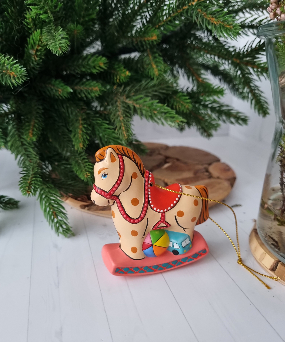 Лошадка с игрушками ёлочная игрушка из фарфора