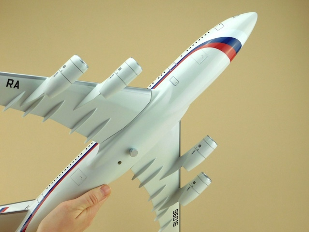 Модель самолета Ил-96-300ПУ (М1:100, СЛО Россия, RA-96016)