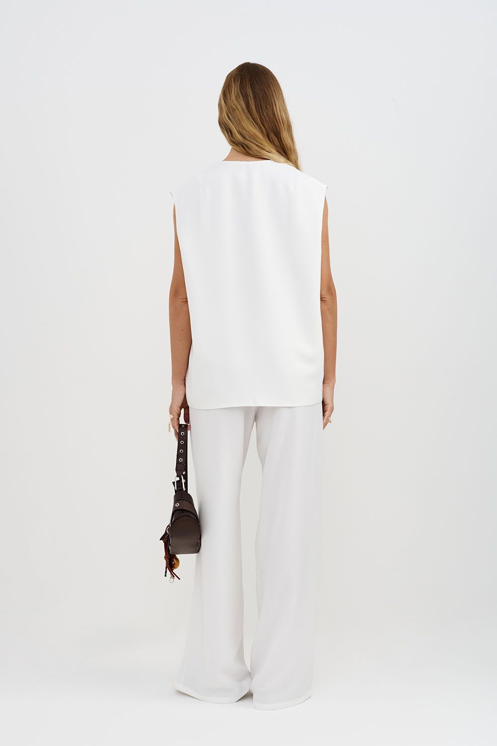 Жилетка свободная белого цвета