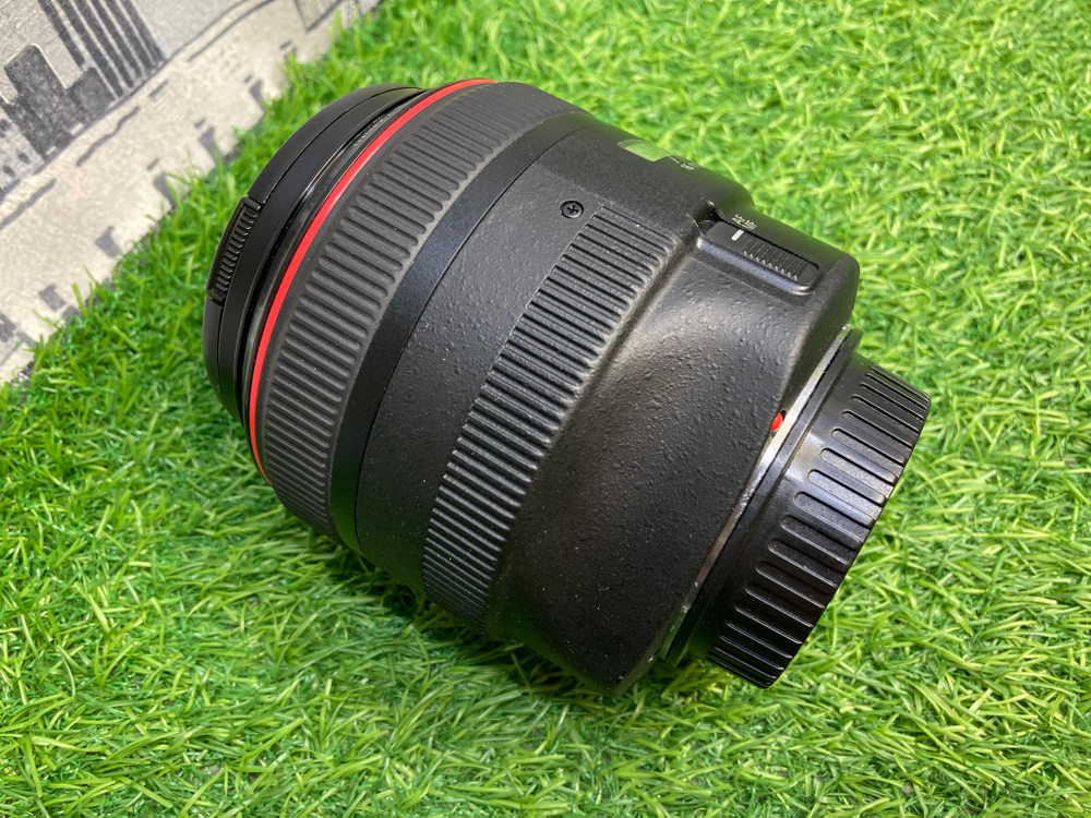 Canon EF 85mm 1.2L II USM