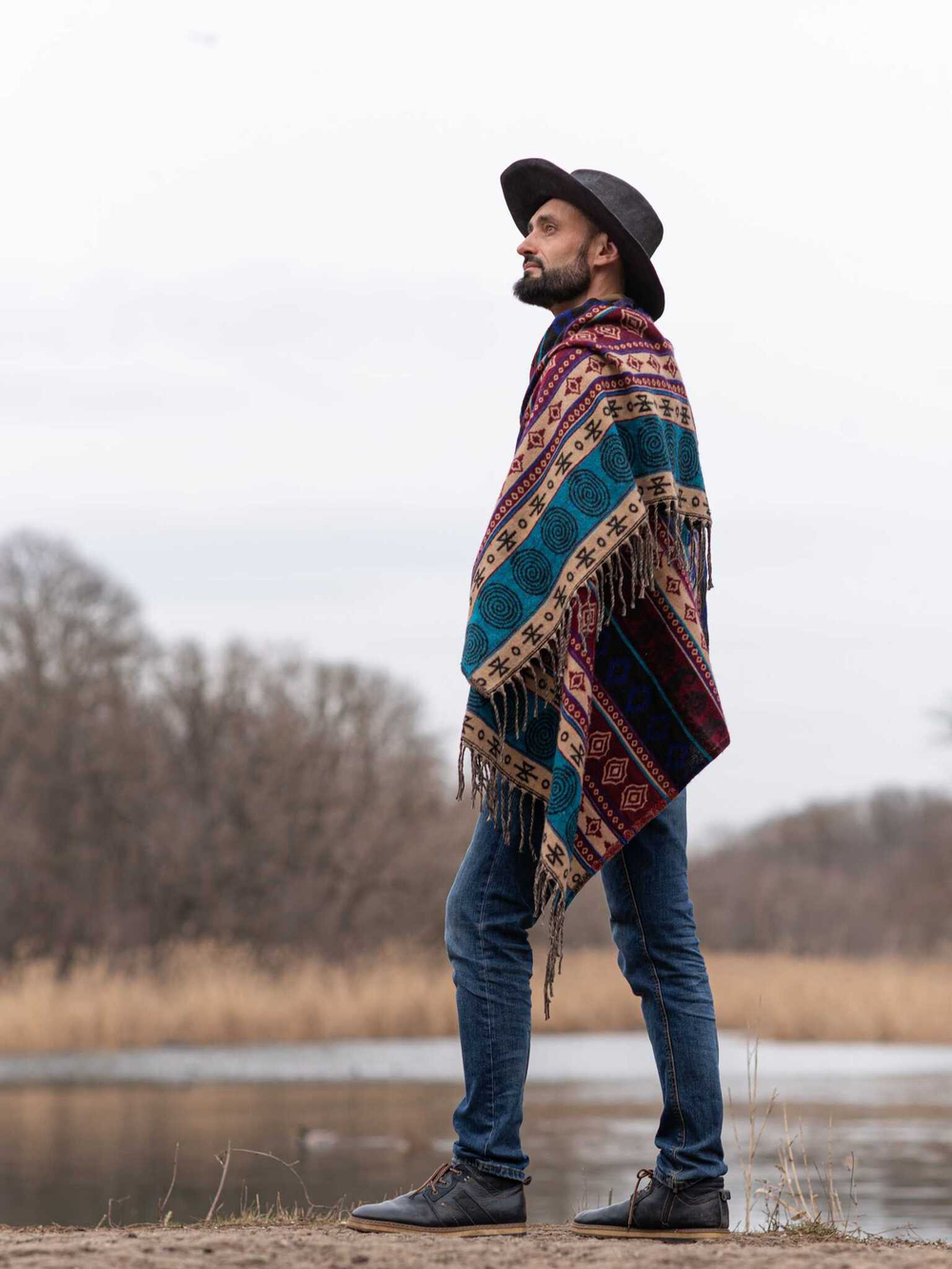 Шерстяной палантин с этно орнаментом