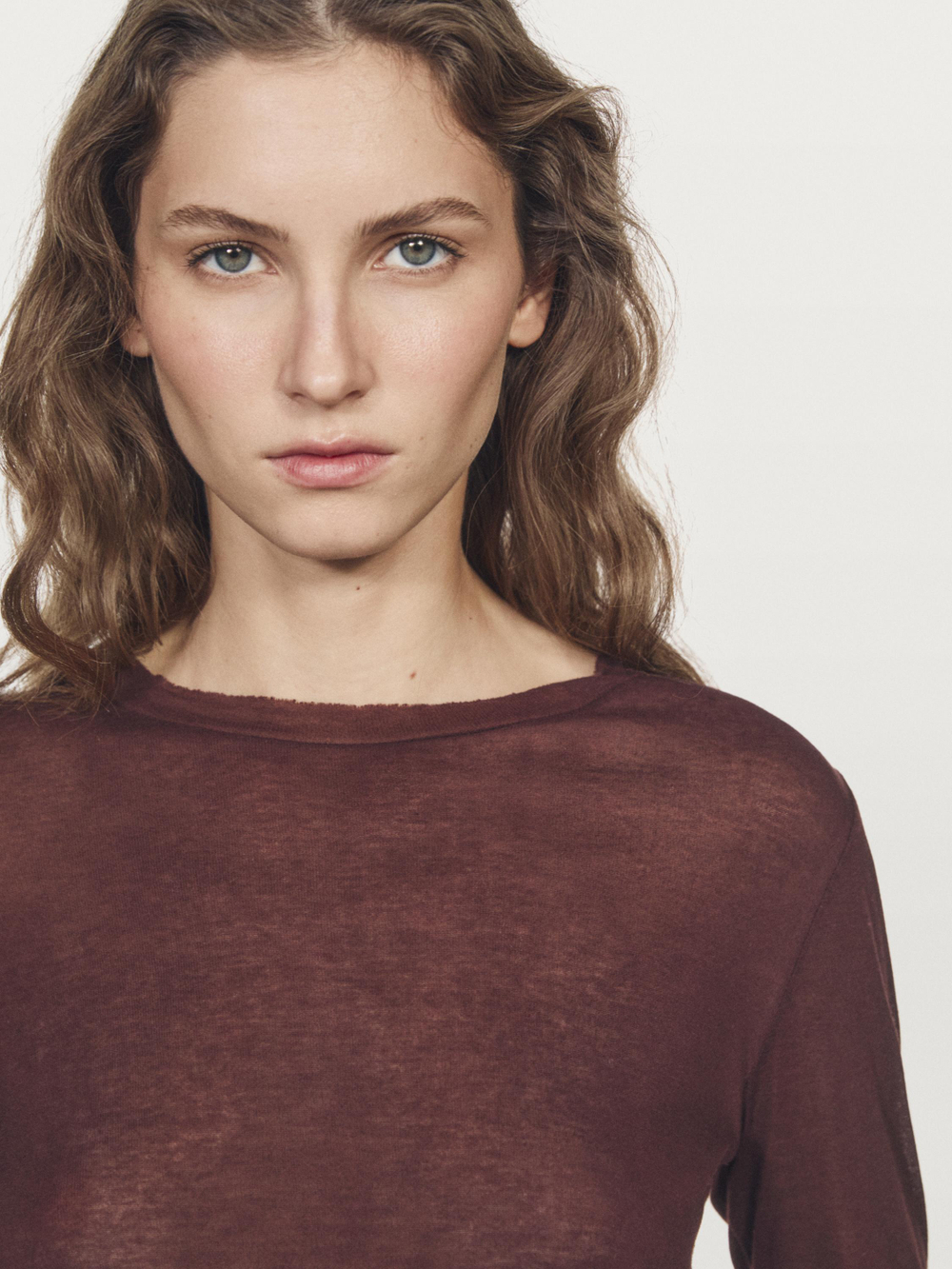 Massimo Dutti Футболка из 100% хлопка с деталями на воротнике, бургунди