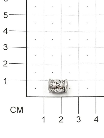 Шарм «Руна Беркана» из серебра на размерной сетке