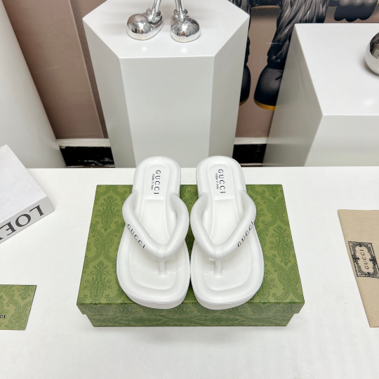 Gucci Thong Platform Sandal