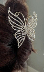 Заколка-краб большая "бабочка" инкрустированная  россыпью страз. 11,5см. Цвет серебро