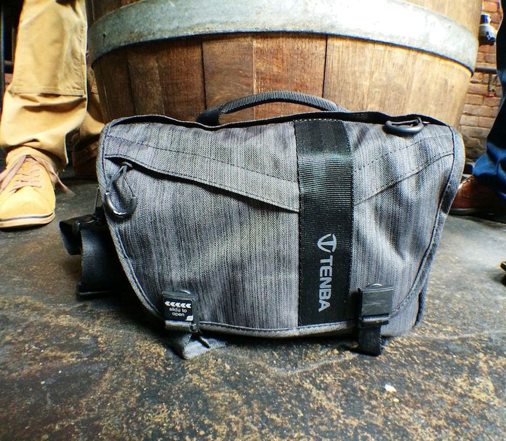 Tenba DNA Messenger 11 Graphite