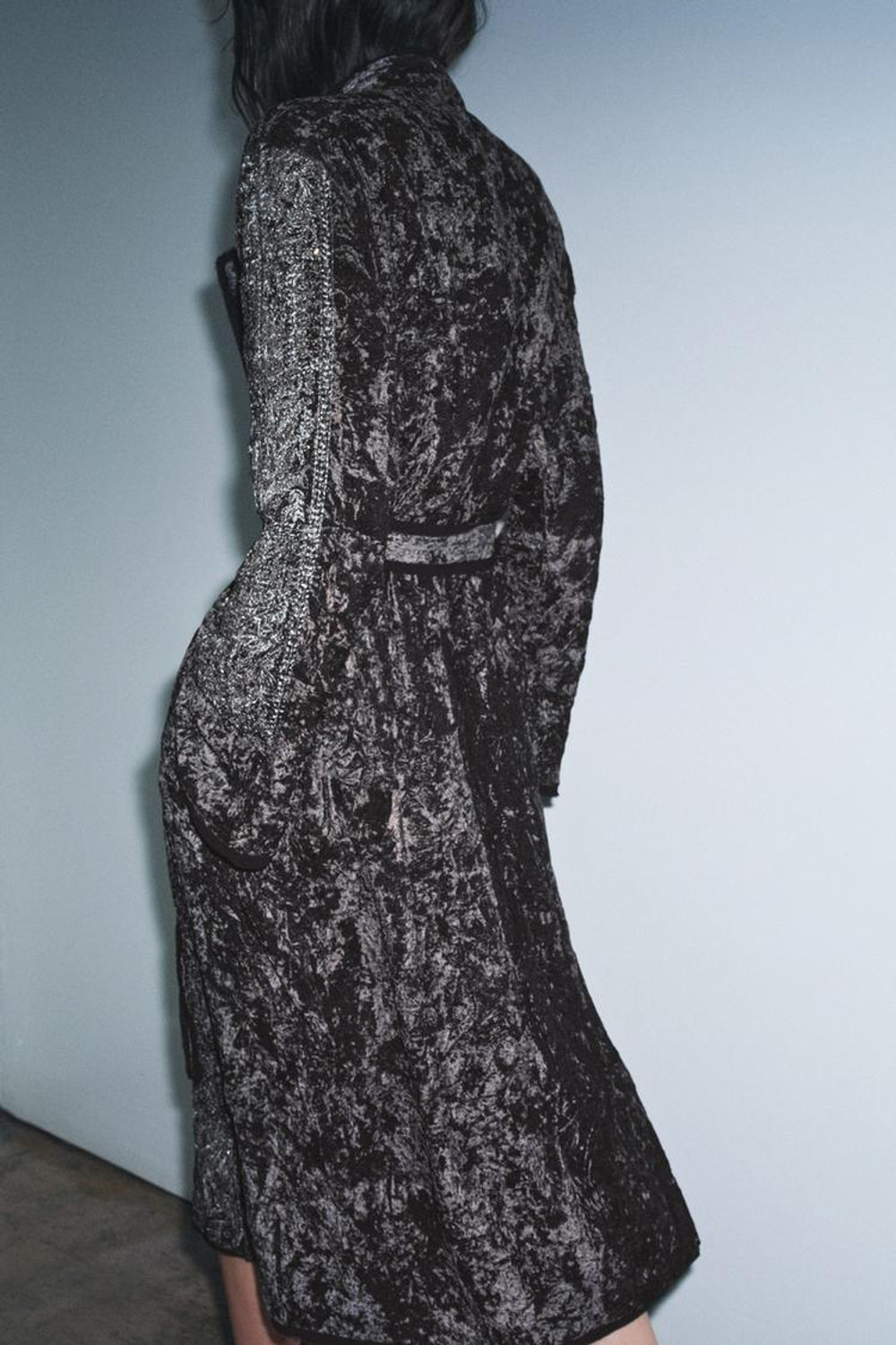 ZARA КИМОНО ИЗ БАРХАТА С ВЫШИВКОЙ — ZW COLLECTION LIMITED EDITION, МЯГКИЙ СЕРЫЙ